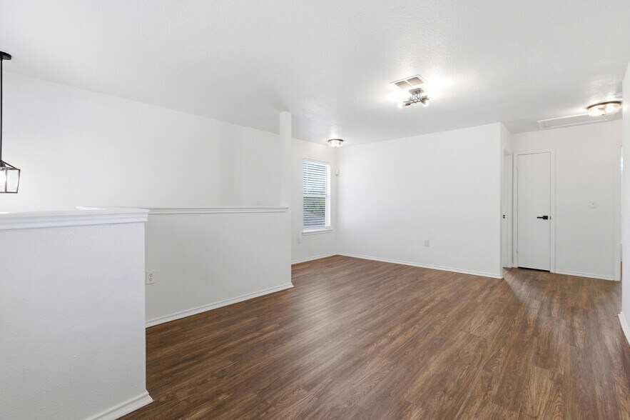 Building Photo - 6611 Walnut Valley Dr