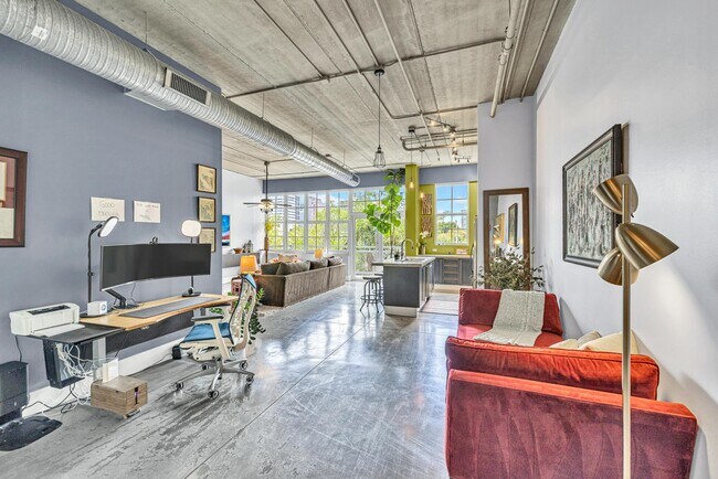 Building Photo - 425 N Andrews Ave