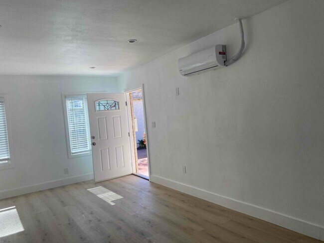 Building Photo - 10900 Lillian Ln