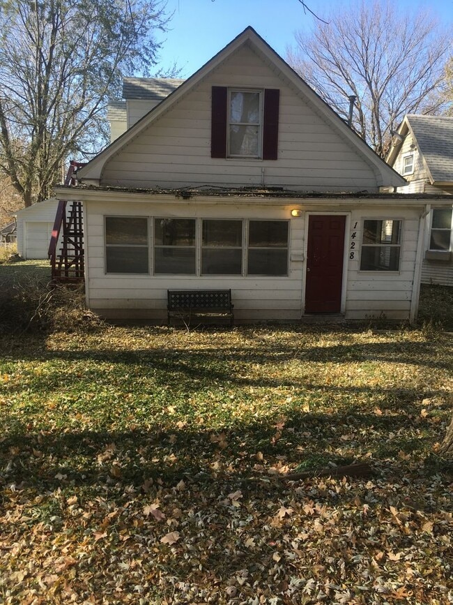 Building Photo - 1428 S Willow Ave