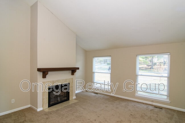 Building Photo - 2404 Glenmore Ct