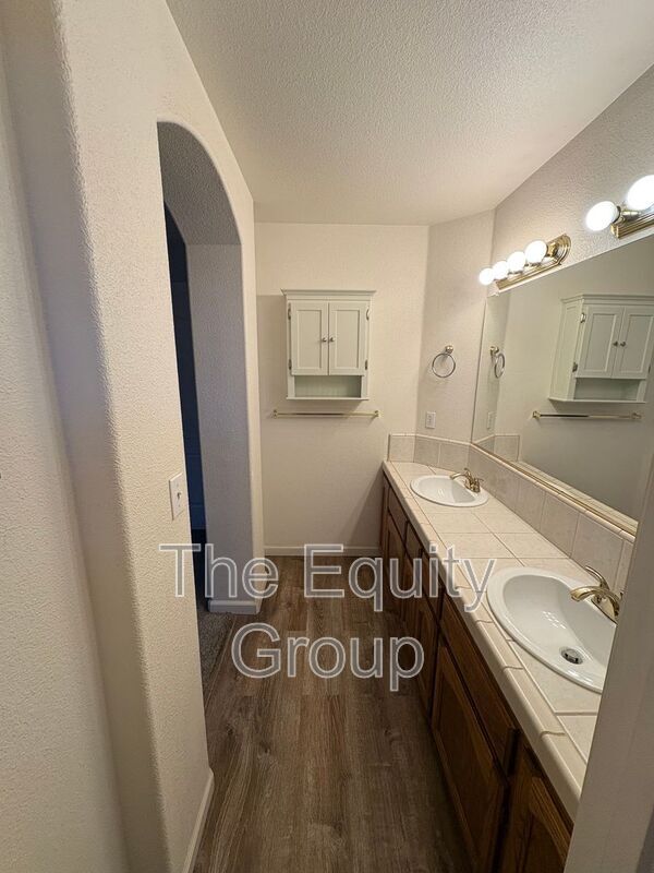 Building Photo - 2424 E Beech Ave