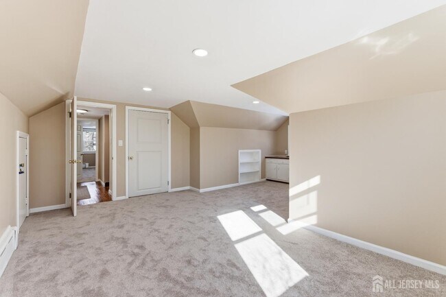 Building Photo - 219 Plainfield Rd