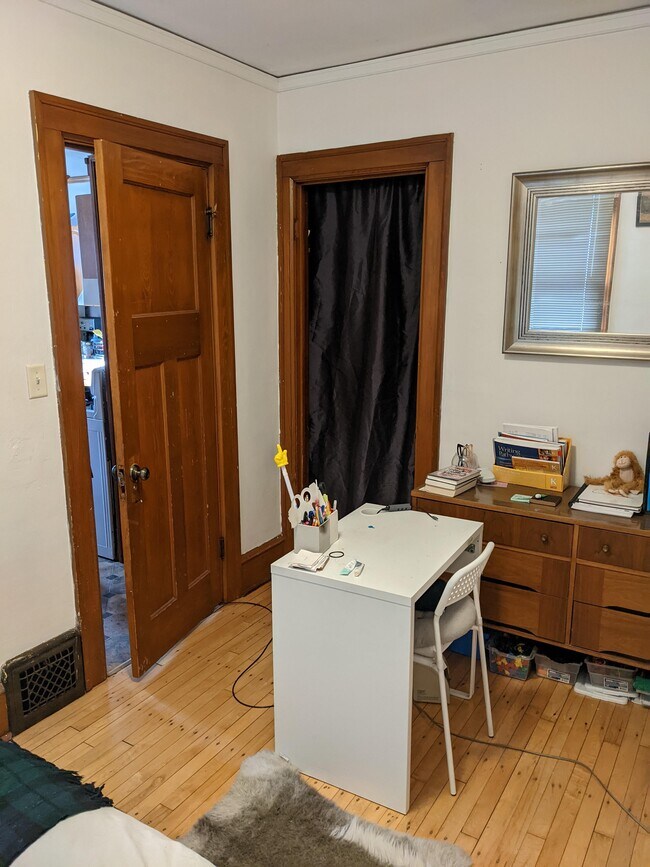 Building Photo - 319 E Montana St