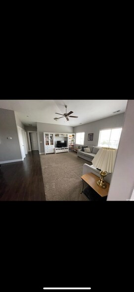 Building Photo - 1951 N Crest Rd