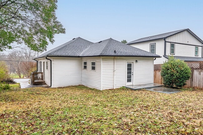 Building Photo - 306 Sacco St