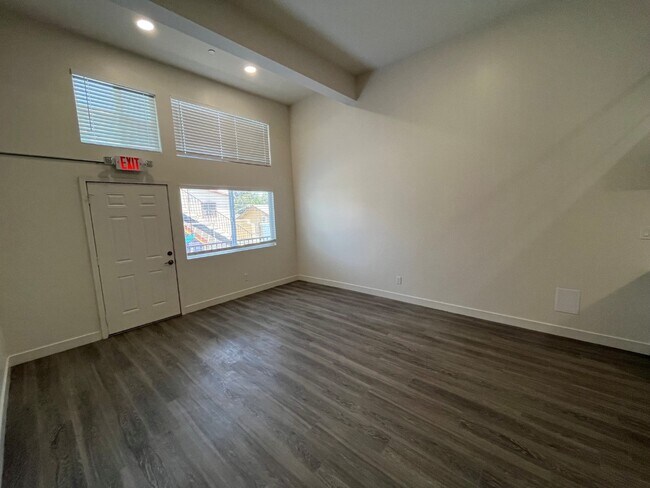 Building Photo - 138 Unit 1