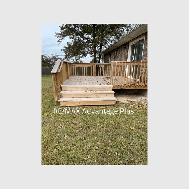 Building Photo - 1608 Redbud Cir