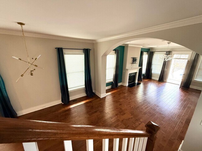 Building Photo - WALK TO 8TH AVE AND 12 SOUTH!  Beautiful 3/2.5 home with garage on 10th Ave S