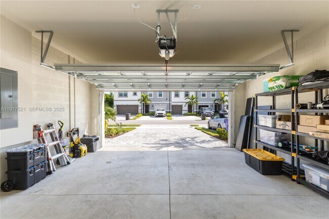 Building Photo - 2917 Olivia Ave