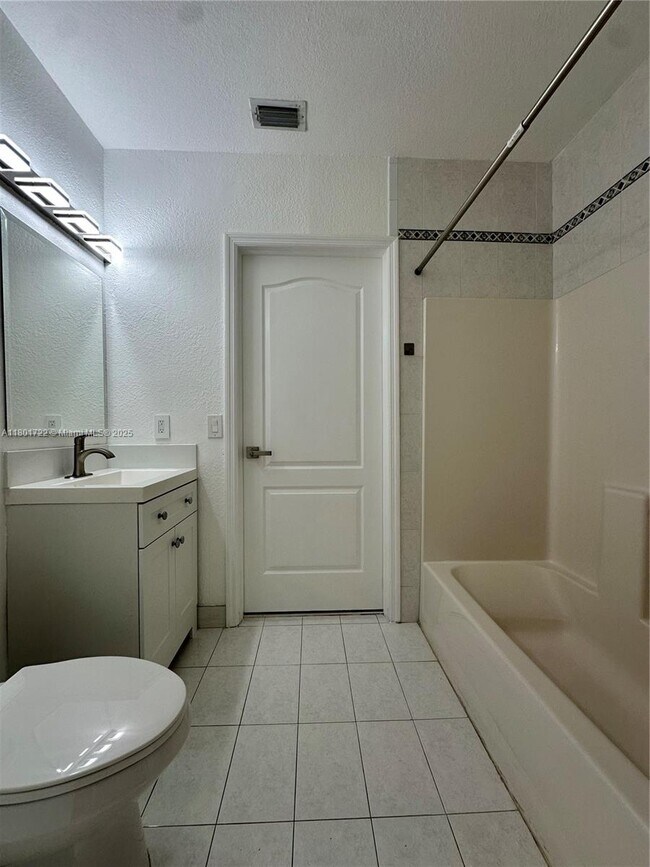 Building Photo - 17425 NW 75th Pl