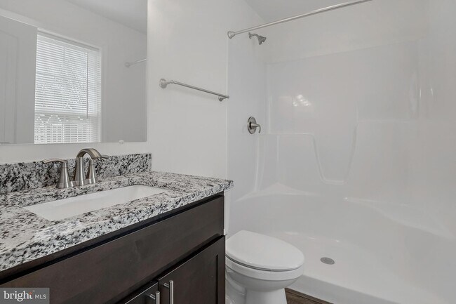 Building Photo - 2762 Maplewood Cir