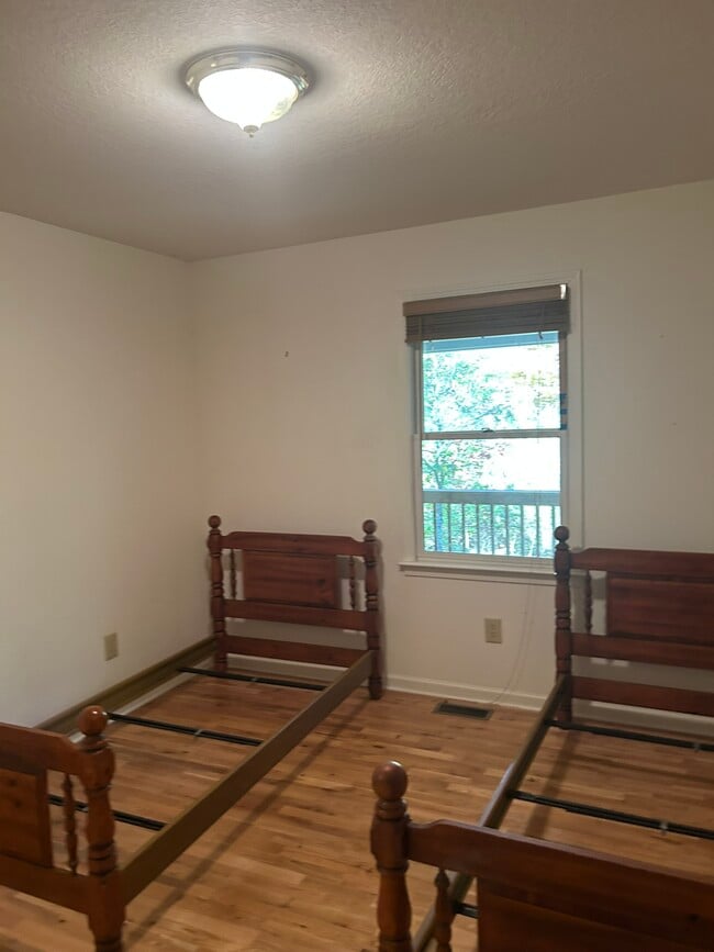 Building Photo - 233 Wildwind Ln