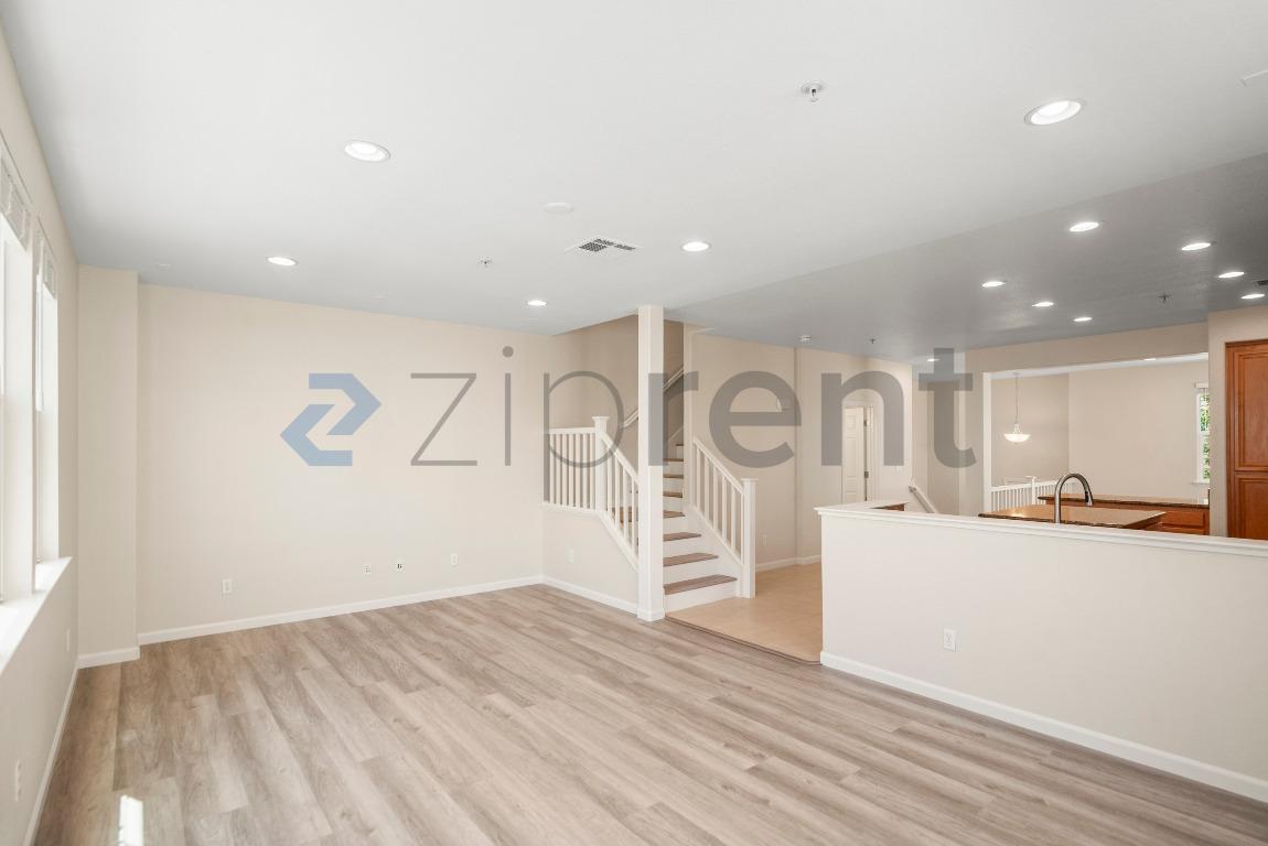 Building Photo - Unit