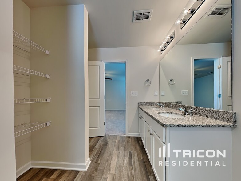 Building Photo - 357 Indian River Dr