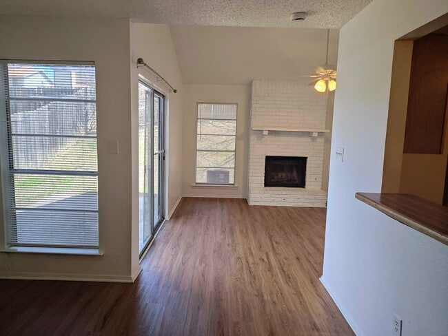 Building Photo - 1114 Royal Crest Dr