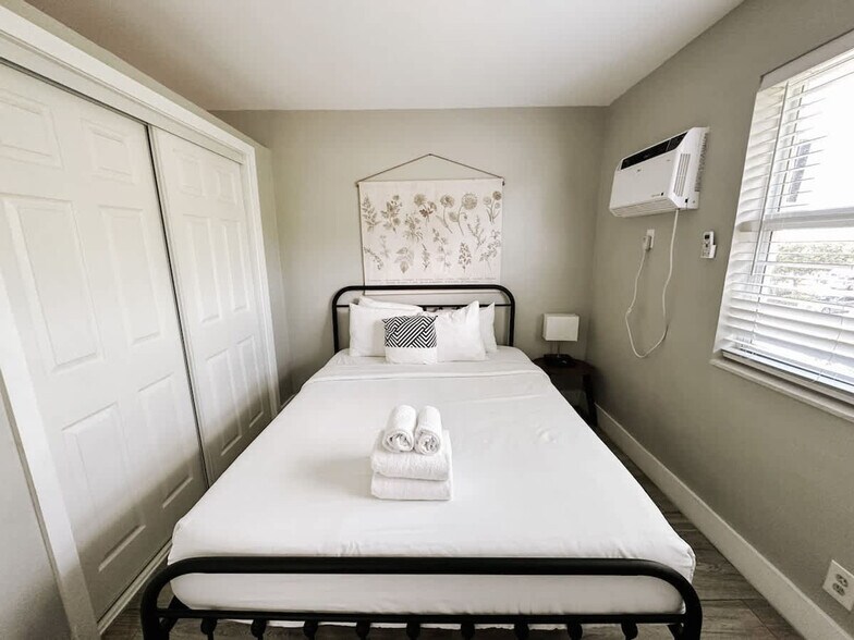 Building Photo - 50 Davie Blvd