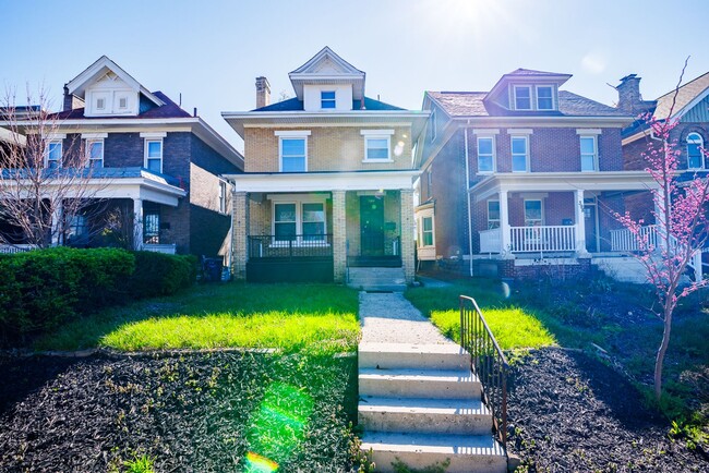 Building Photo - 402 Woodland Ave