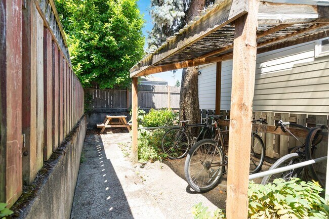 Building Photo - $300 off first month! Beautifully remodele...