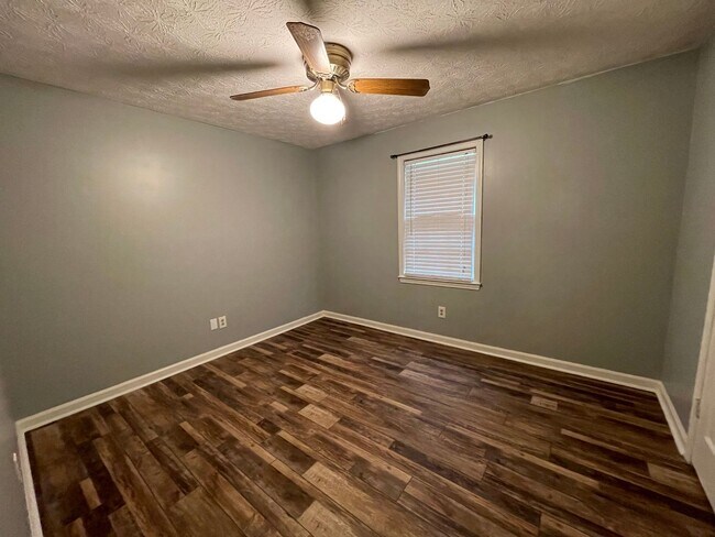 Building Photo - Nice 3/2 House in Armuchee- $1,895