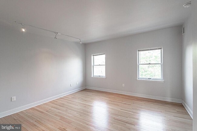 Building Photo - 2210 Lombard St
