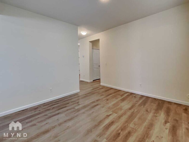 Building Photo - 1635 S Starling Dr