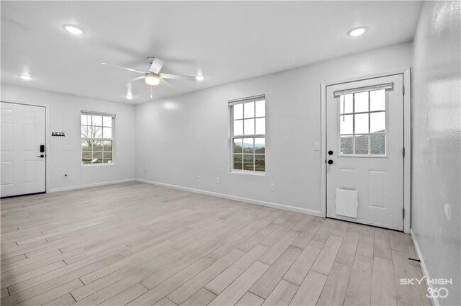 Building Photo - 731 Erika Ave
