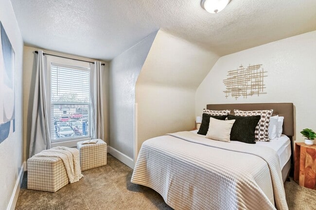 Building Photo - Updated Historic 5BR Near Downtown Denver & Light Rail! June Move-in Special!