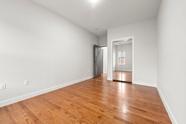 Building Photo - 41 E 16th St