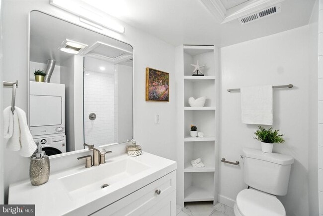 Building Photo - 1072 30th St NW