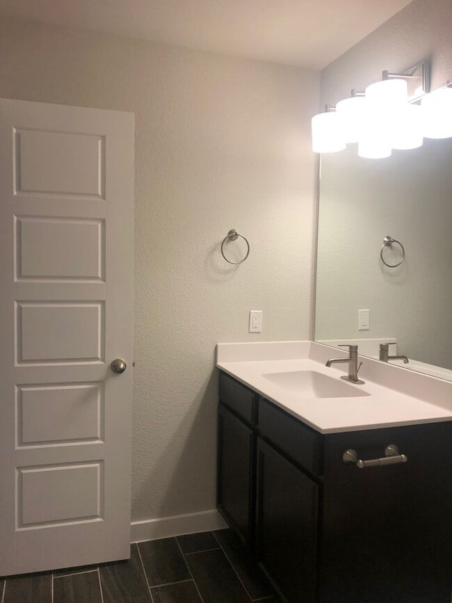 Building Photo - LUXURY 2 STORY DUPLEX LOCATED IN MIDLOTHIAN, TEXAS!