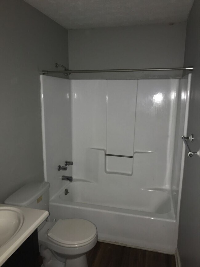 Building Photo - Great 2 Bed 1 Bath Home in the Nations!