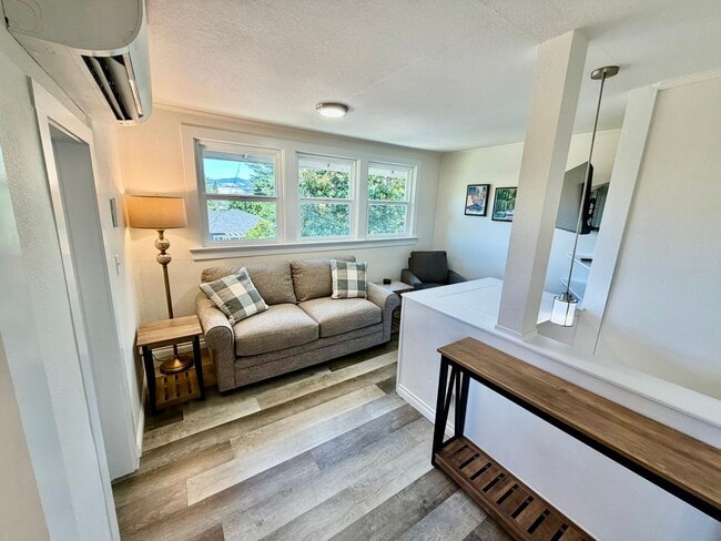Building Photo - 487 Scenic Dr