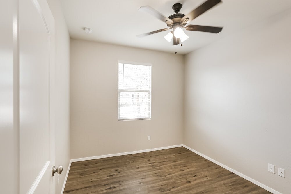 Building Photo - 25562 W Desert Dr