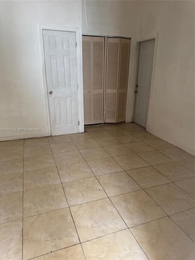 Building Photo - 401 NE 174th St