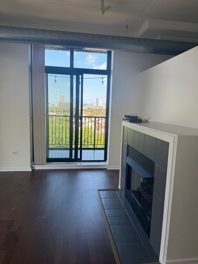Building Photo - Modern Loft Living in University Village w...