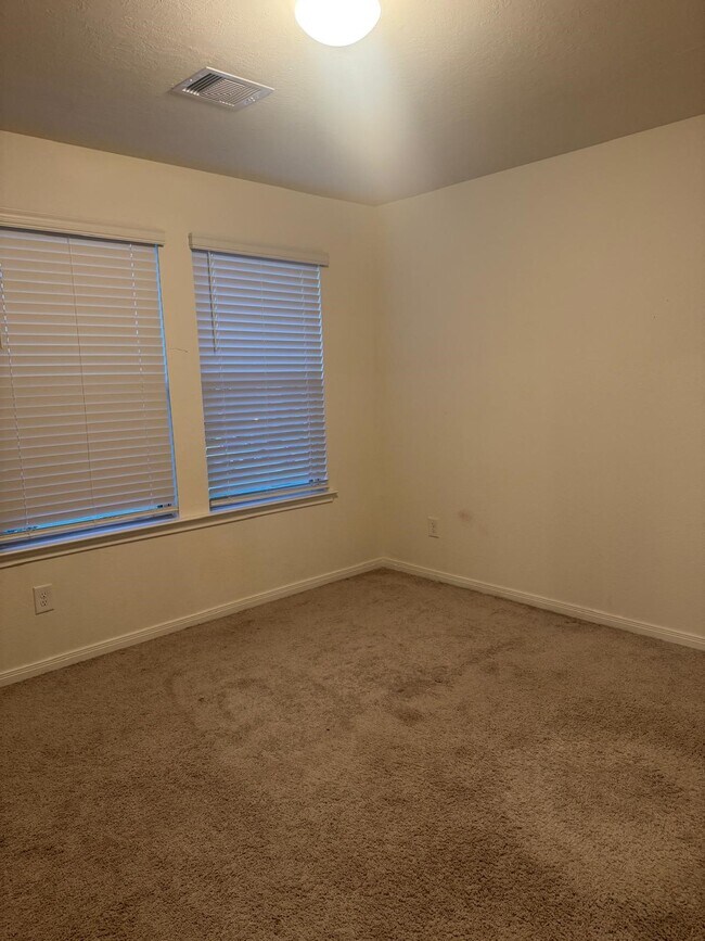 Building Photo - 4841 Sun Fls Dr