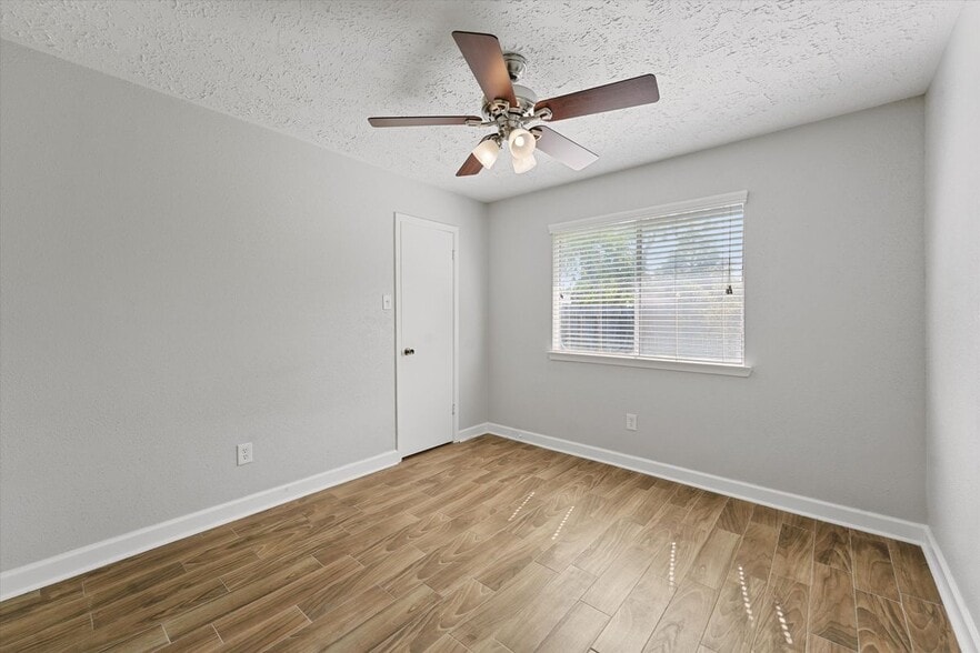 Building Photo - 16703 Pebbleglen Dr