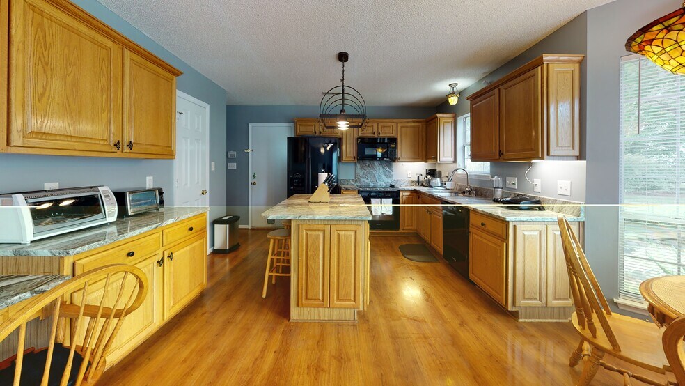 Building Photo - 13500 Walkers Creek Dr