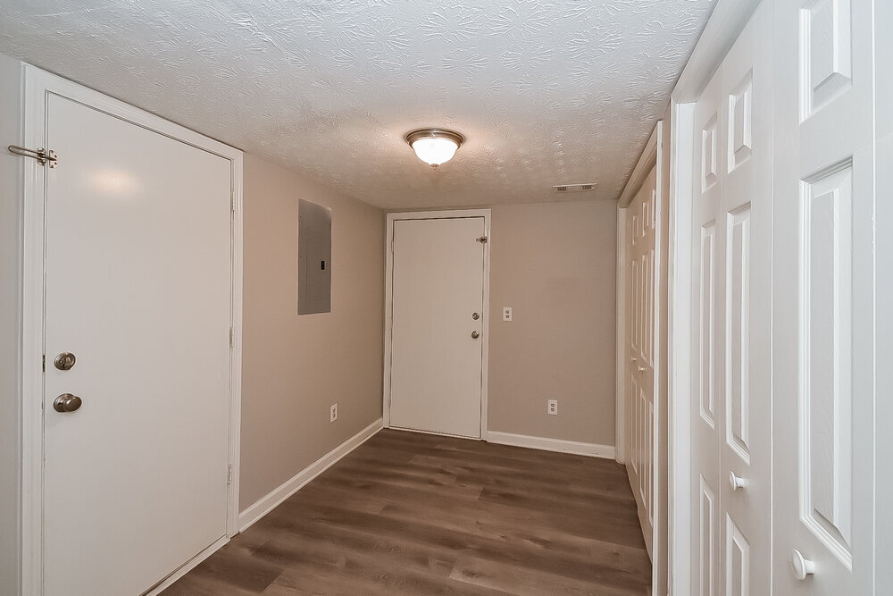 Building Photo - 2032 Lown Farm Ln