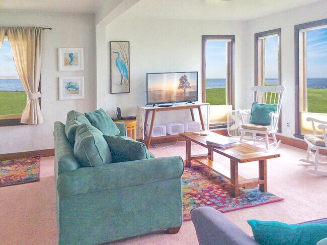 Very comfortable living room overlooks lake - 3061 Maple Ave