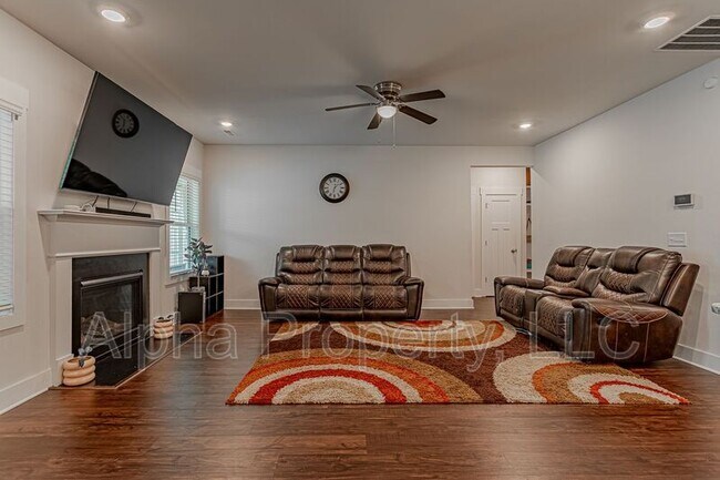 Building Photo - 126 Pewter Cir