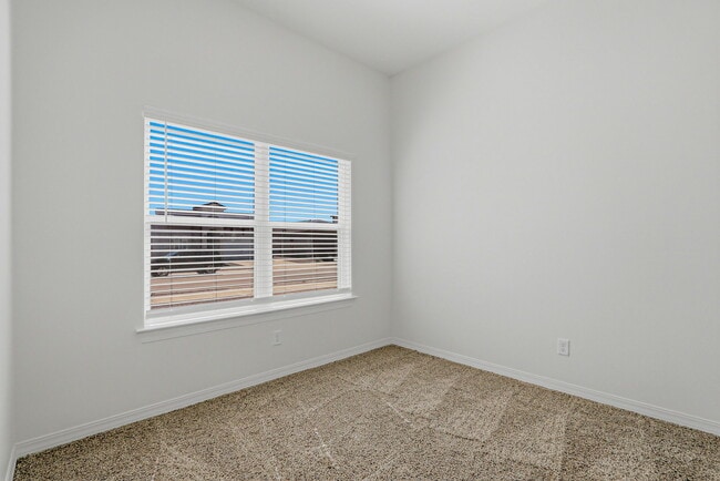 Building Photo - 905 Louisiana Downs Ave