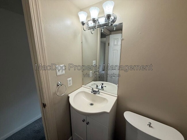 Building Photo - 14611 Earlham Ct