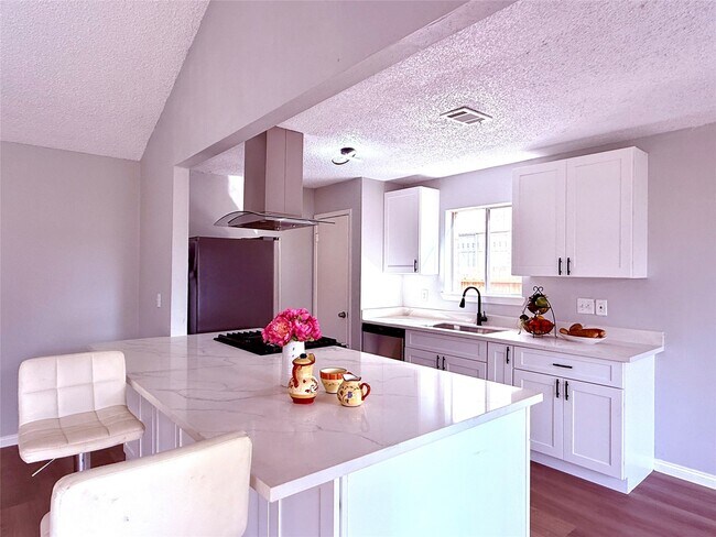 Building Photo - 12071 Plumbrook Dr