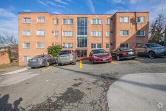 Building Photo - Lovely 2 BR/1 BA Apartment in Barry Farms!