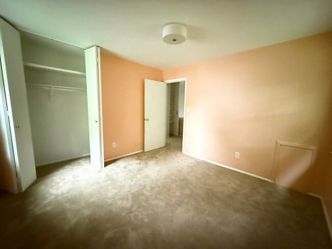 Building Photo - 4 Bedroom Colonial SFH - Reisterstown