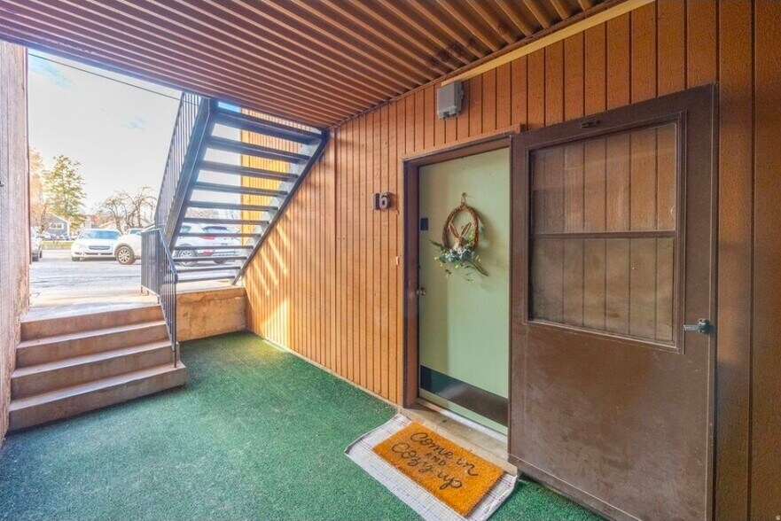 Building Photo - 240 E 400 N