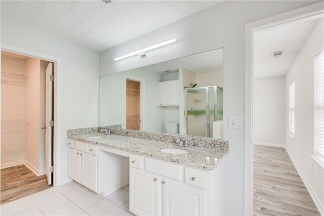 Building Photo - 2470 Stonegate Dr
