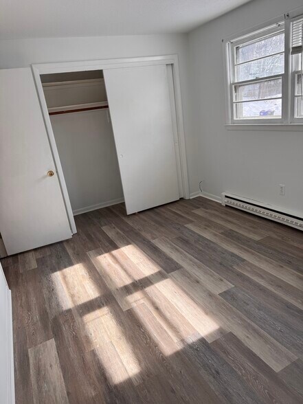 Building Photo - 148 Westbury Park Rd